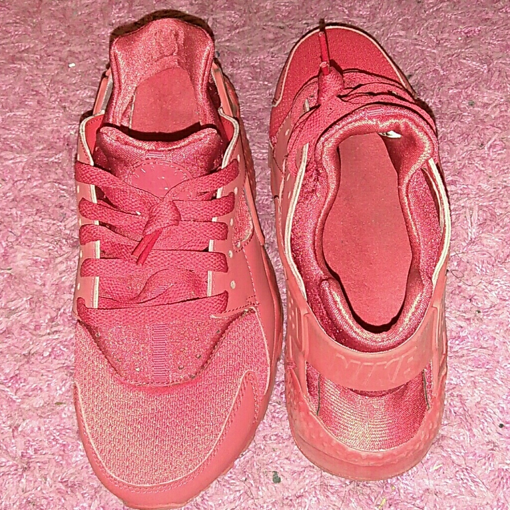 Red nike huraches